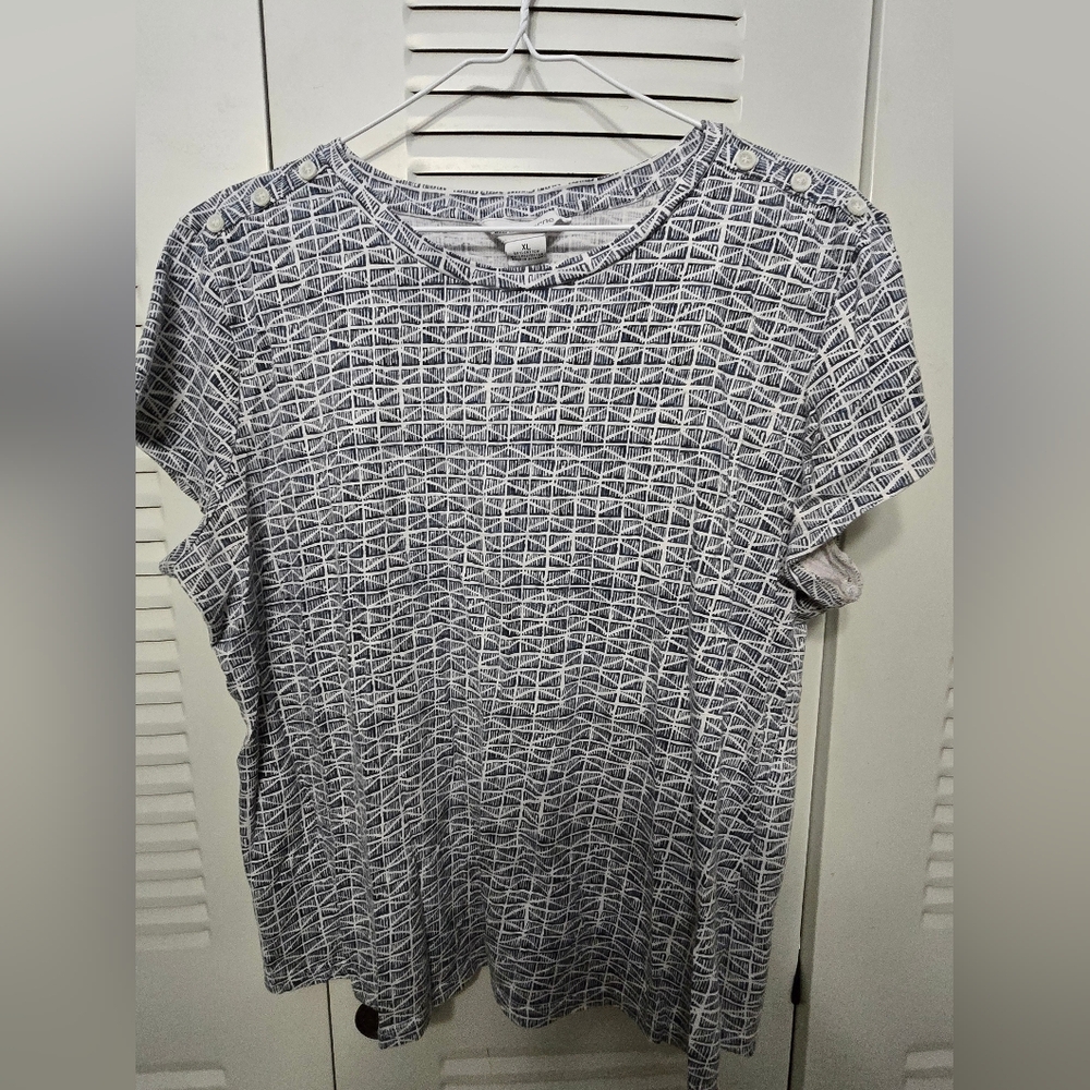 Liz Claiborne Gray Boxy Short Sleeve Tee